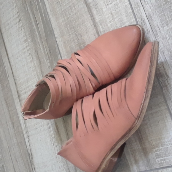 SALE!!!FREE PEOPLE..LOST VALLEY BOOTIES.. - Picture 2 of 8